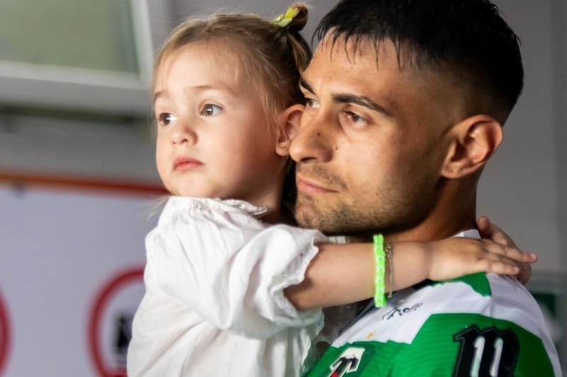 El delantero va por su cuarto año en Deportes Temuco. Foto: @luis_acevedo96