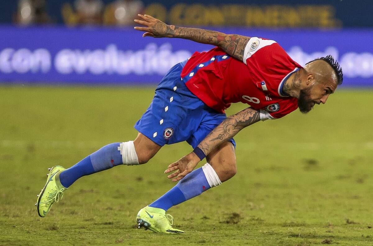 El desafiante mensaje de Arturo Vidal a seleccionado uruguayo tras el empate de La Roja