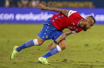 El desafiante mensaje de Arturo Vidal a seleccionado uruguayo tras el empate de La Roja