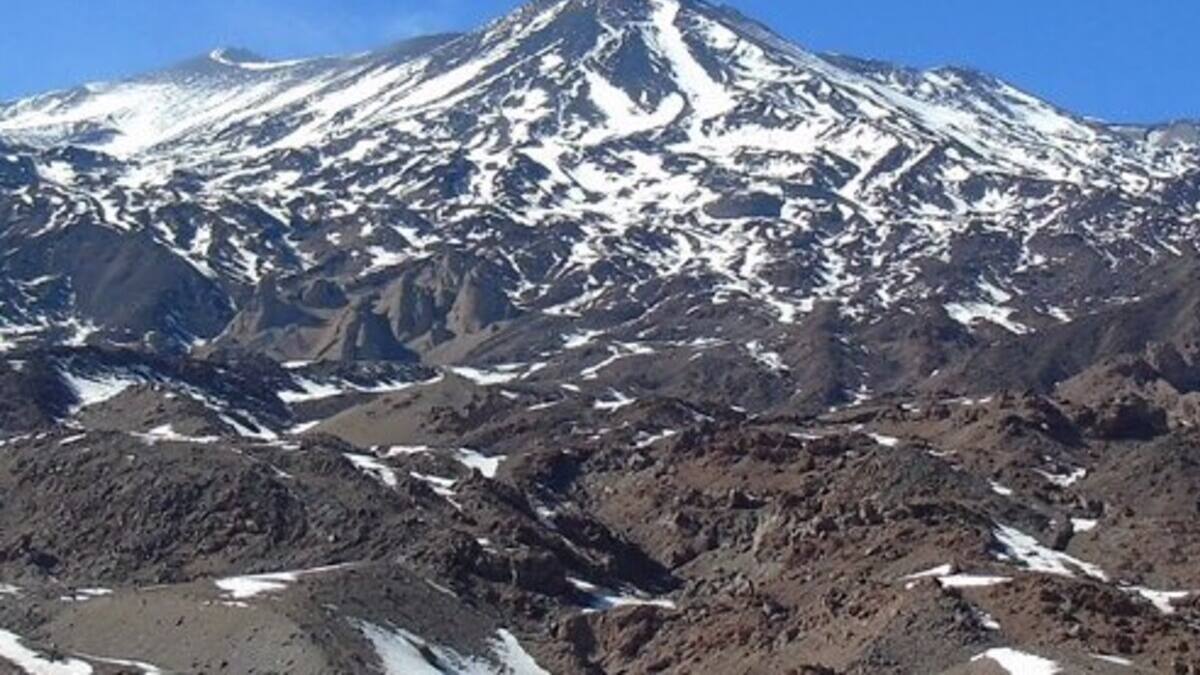 Volcán Tupungatito de San José de Maipo reportó actividad este lunes