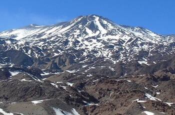 Volcán Tupungatito de San José de Maipo reportó actividad este lunes