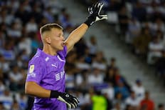 “No es adecuado”: defienden a Vicente Bernedo tras pifias de hinchas de la UC en el Claro Arena