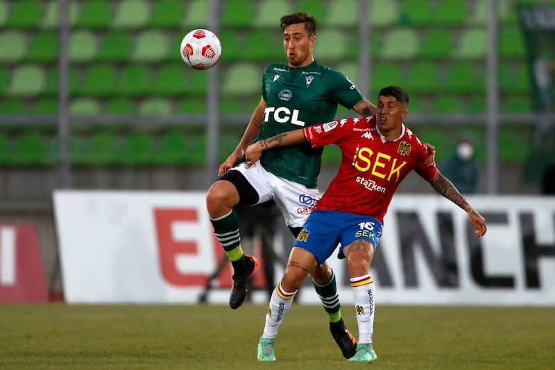 El zaguero en su paso por Wanderers. Foto: Agencia Aton.