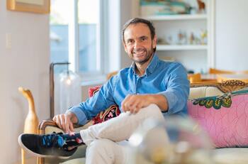 Por partida doble: Rodrigo Sepúlveda lidera la nueva apuesta de Mega en las tardes de los sábados