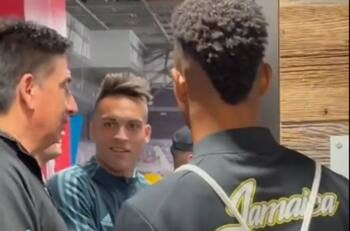 VIDEO | "No hay camisetas": La repudiable actitud de la Selección Argentina ante petición de joven futbolista de Jamaica