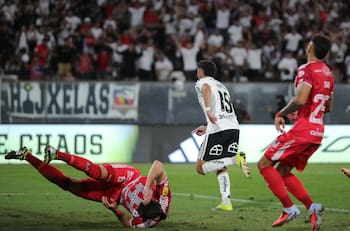 Colo Colo vuelve a ganar en la agonía en el Estadio Monumental y escala en la Liga de Primera
