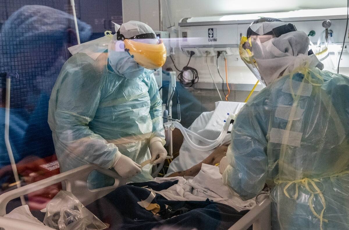 Alza de casos Covid-19: pacientes UCI aumentaron en 25% y con ventilación mecánica en 28%