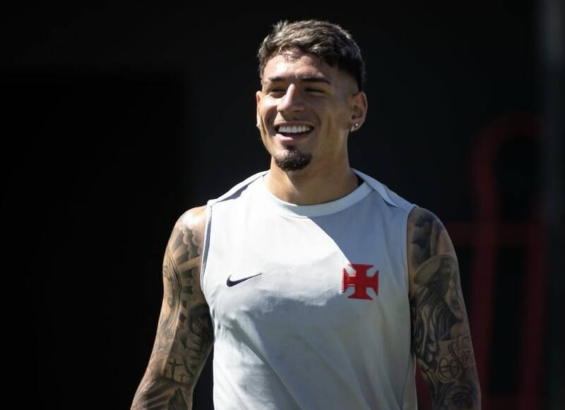 El defensor fue la última salida de Colo Colo. Foto: @alan_saldivia3.