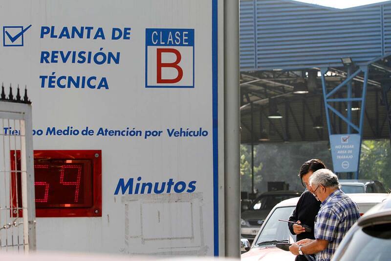 Estos documentos requeridos por la Ley del Tránsito verifican el estado del vehículo y capacidades del conductor para manejar.