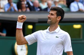Djokovic demostró todo su talento en un partido de fútbol tenis