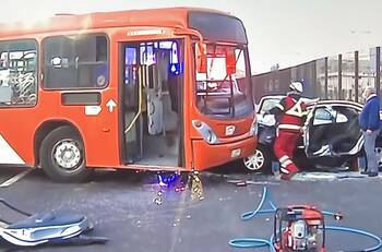 Roban micro del Transantiago en Vespucio: delincuentes intentaban quemar vehículo