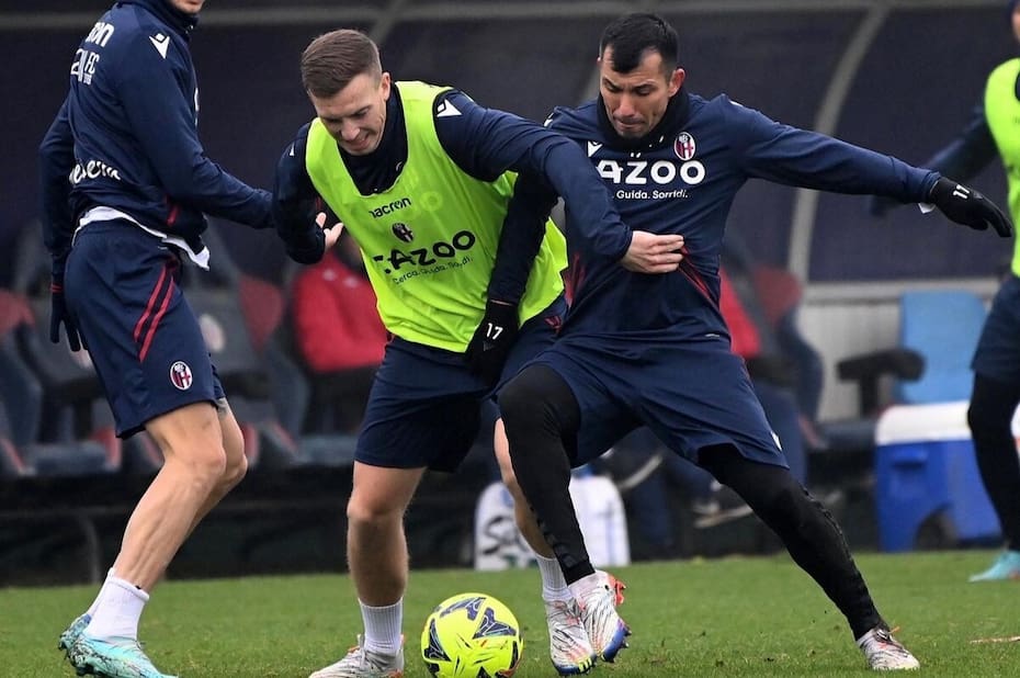 Gary Medel tiene un rol importante en el Bologna. Crédito: @Bolognafc1909.