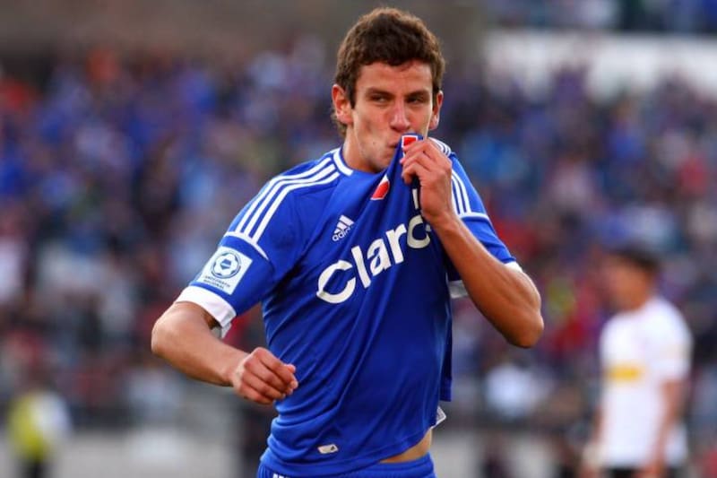 en partido entre Universidad de Chile vs Colo Colo, temporada 2012.