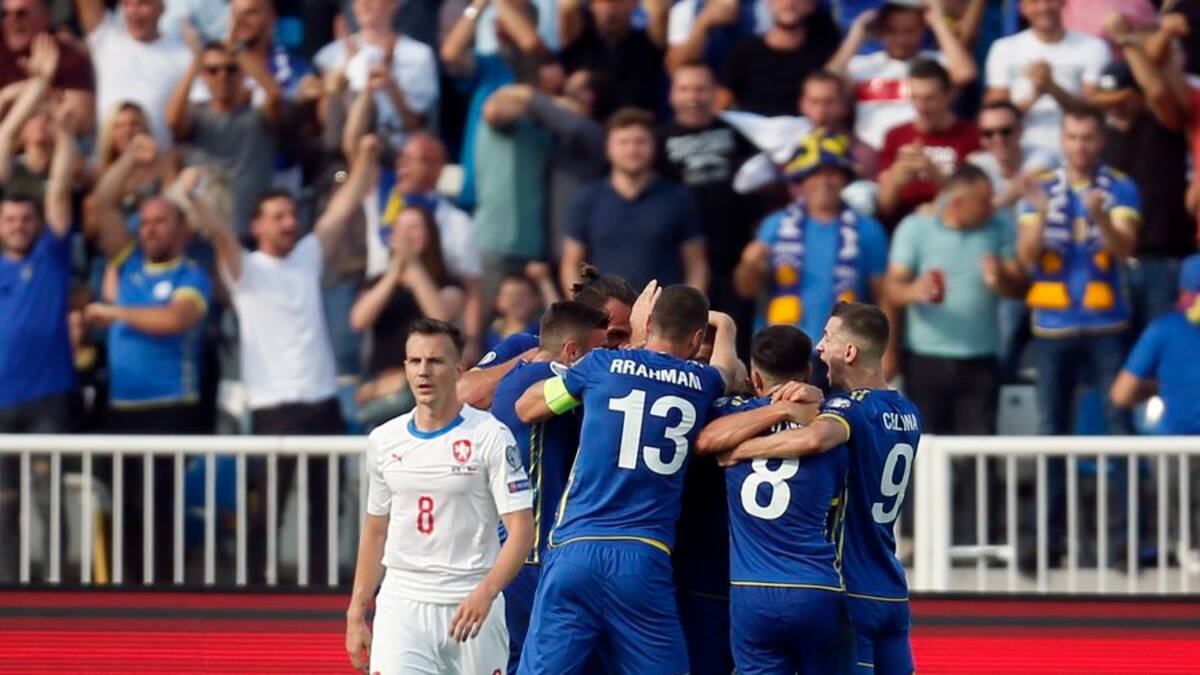 Kosovo imitó el reconocido gol del Liverpool al Barcelona para vencer a República Checa