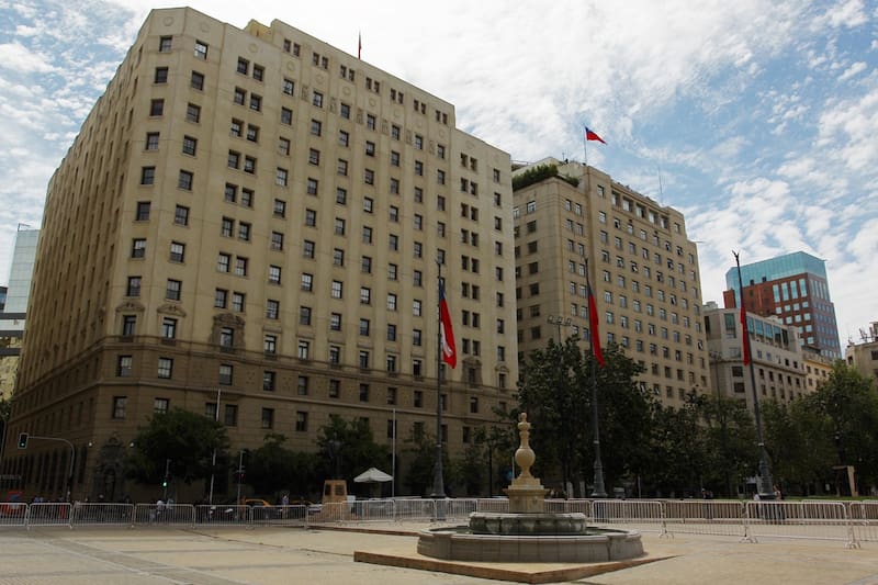 La mujer se habría lanzado del piso 14.