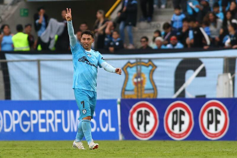 El volante tras el gol a la U. Foto: Aton.