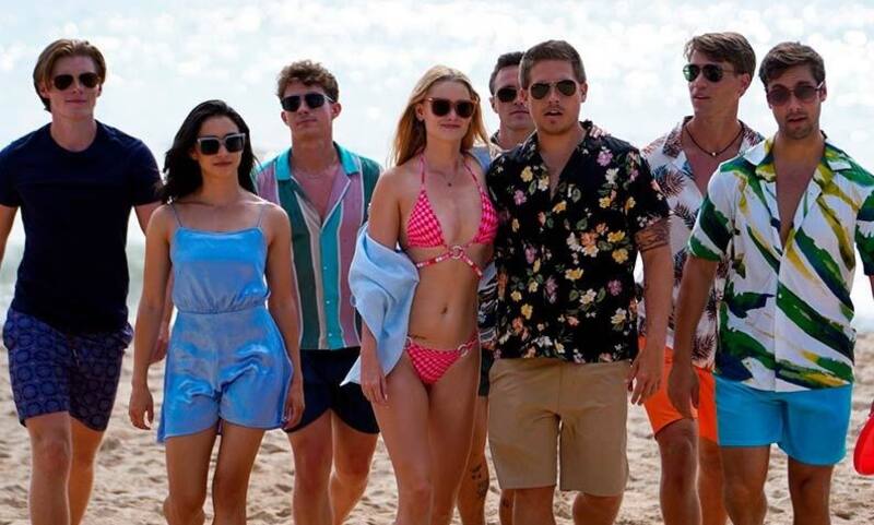 Virginia Gardner y Dylan Sprouse protagonizan "Una boda y otros desastres".