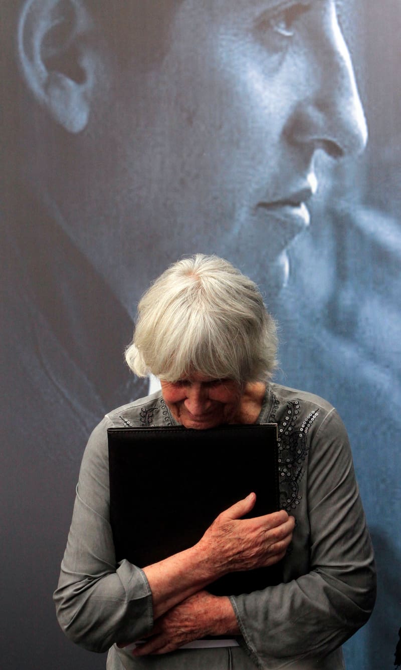 Archivo Santiago, 20 de enero de 2018
La Presidenta de la República, Michelle Bachelet, asiste a la ceremonia de transferencia de inmueble fiscal a la Fundación Víctor Jara, que posee el archivo histórico del artista.
Christian Iglesias/Aton Chile