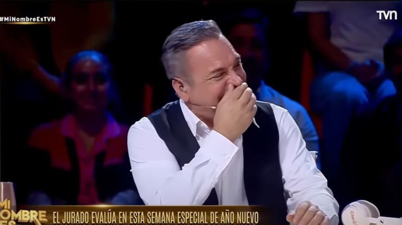 se ríe de chascarro