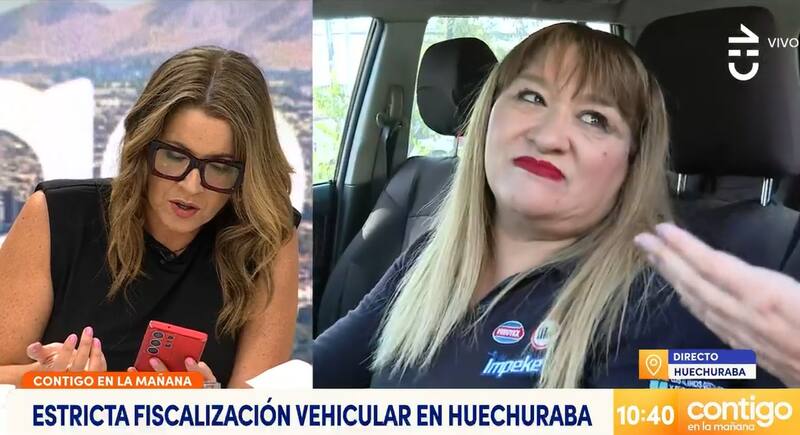 Monserrat Álvarez ayudando a la chofer fiscalizada. Créditos: Pantallazo CHV