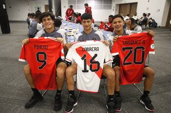 Le dijo que no a La Roja Sub-20 y ahora posa feliz con la camiseta de Perú