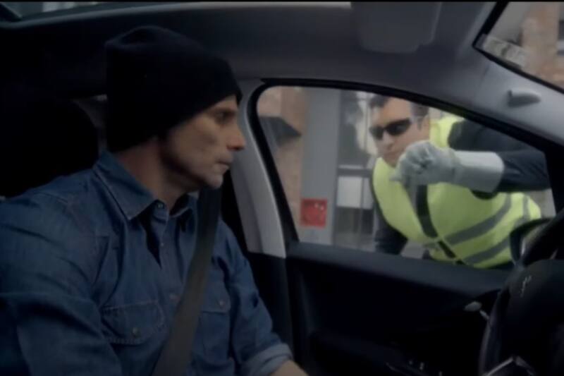 El actor se rio de su polémica fiscalización en el comercial de Mi Nombre Es 2.