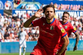 Relator inglés: "Si el gol de Ben Brereton lo hace Lionel Messi, lo mostrarían una y otra vez"