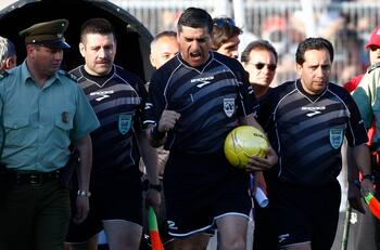 Exarbitro Carlos Chandía tendría notables mejorías según nuevo parte médico