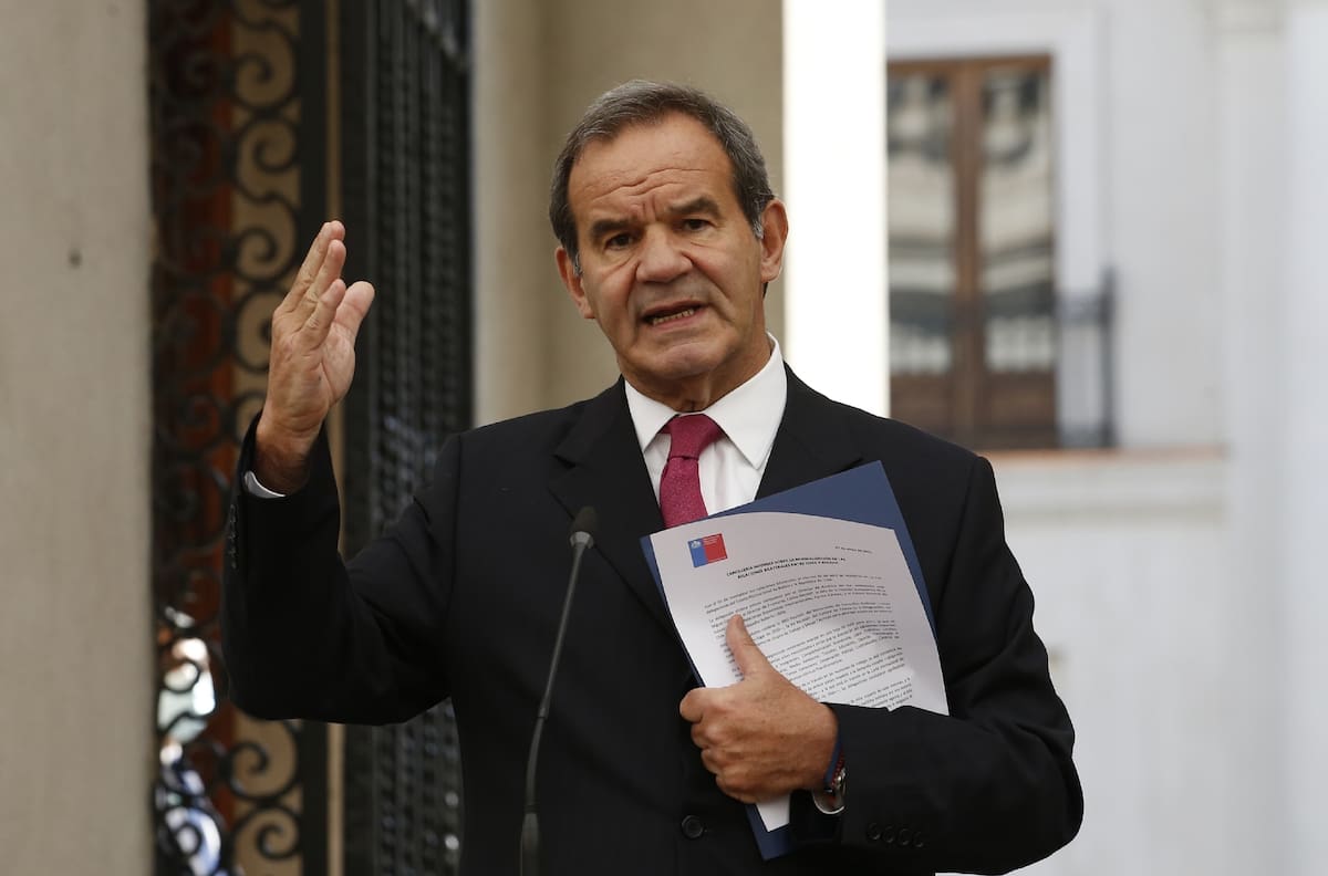 Canciller Allamand dice que Argentina fue informada sobre límites australes
