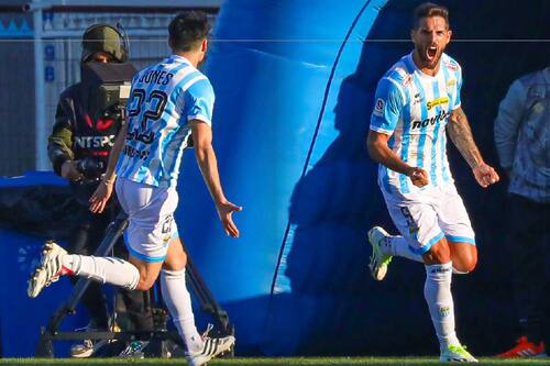 Larrivey ya comenzó a anotar en Magallanes. El hincha albiceleste se ilusiona con la salvación de la mano del Bati.