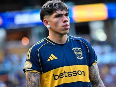 ¡Lo acusó el VAR! Carlos Palacios se pasa de revoluciones y hace claro penal en el Mundial de Clubes