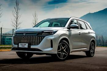 Test drive DFSK SUV 600 PHEV: modo eléctrico, siete plazas y una enorme accesibilidad