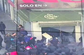VIDEO | Saqueos y bombas molotov: Los primeros incidentes contra Carabineros en el Día del Trabajador