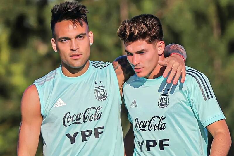 Lautaro Martínez y Julián Álvarez se pelean un puesto en el 11 inicial ante Chile.