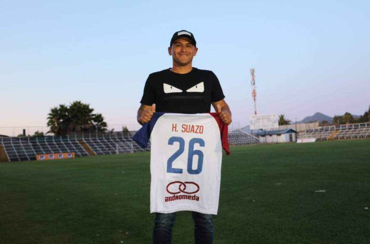 Suazo en su presentación en Santa Cruz: "Todavía me queda fútbol"