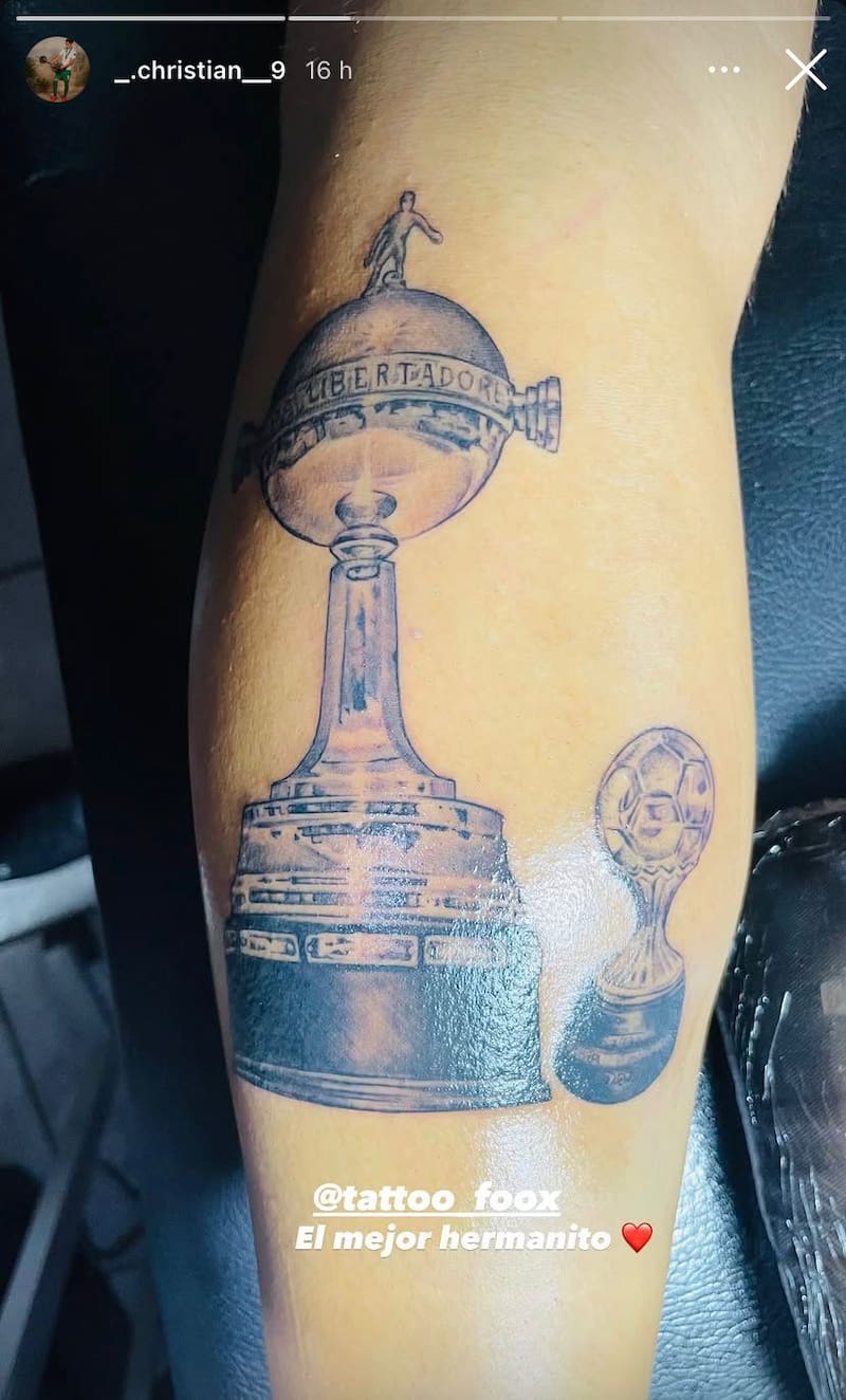 El delantero de Wanderers que se tatuó la Copa Libertadores.