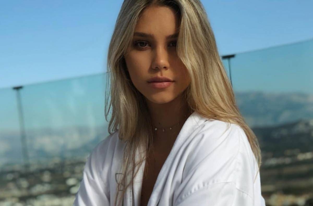 Hija del "Chino" Ríos se lució en el videoclip del nuevo single de "Aviel"