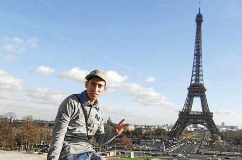 Kevin Olguín en París. Créditos: Facebook.