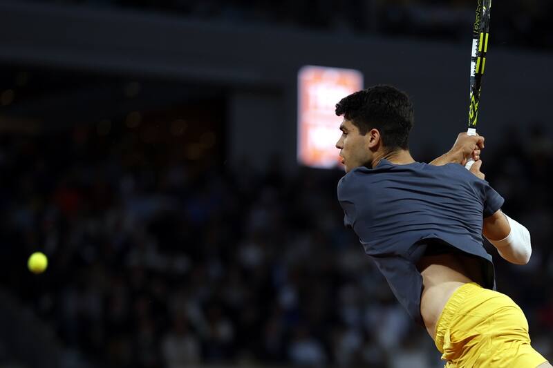Carlos Alcaraz está por segundo año consecutivo en semis de Roland Garros. EFE