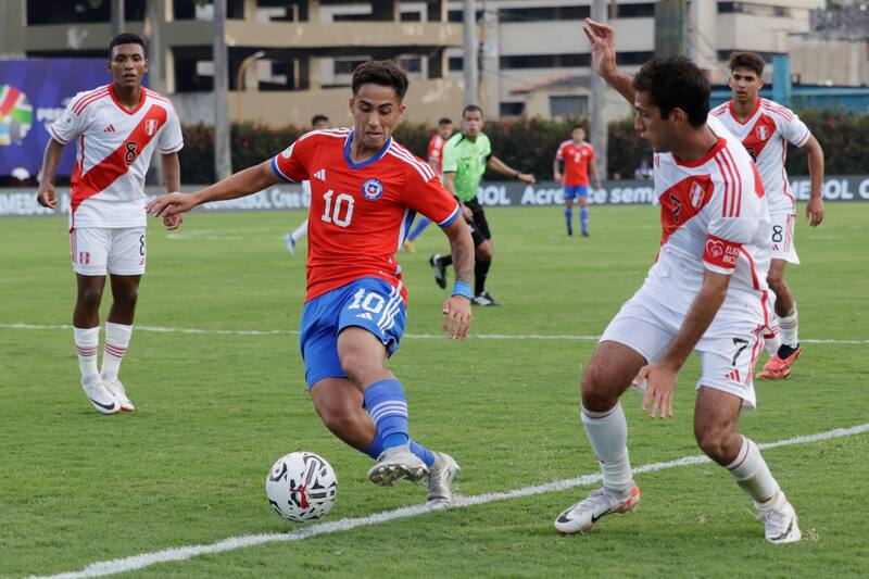 fue titular pero no pudo torcer el destino ante Perú (Foto: Aton)