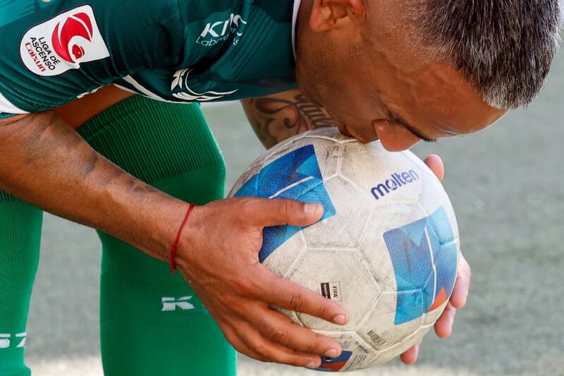 con Wanderers en Primera B. Foto: Aton