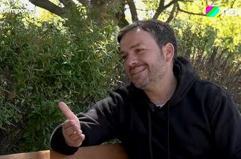 “No me siento el relator de Chile”: Nacho Valenzuela se sincera sobre su labor como relator de fútbol