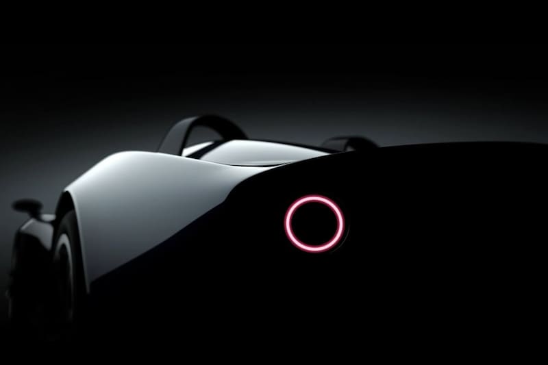 El teaser del Rina deja ver formas muy retro y llamativas luces redondas.