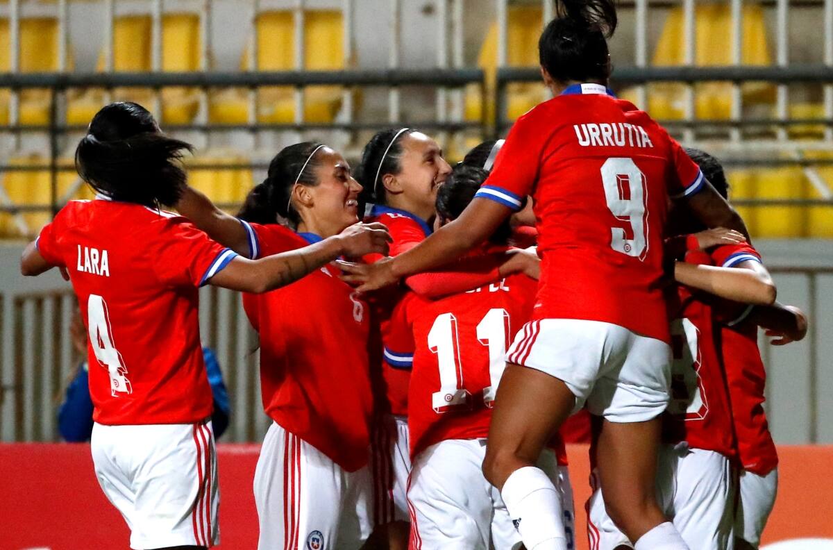 Día histórico para el fútbol femenino: Sociedades anóminas deberán hacerles contratos a jugadoras