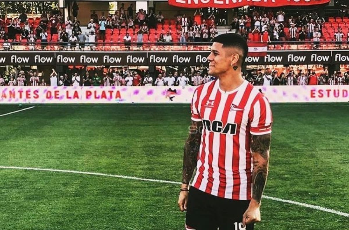 Tremenda ovación a Marcos Rojo en su regreso a las canchas por Estudiantes
