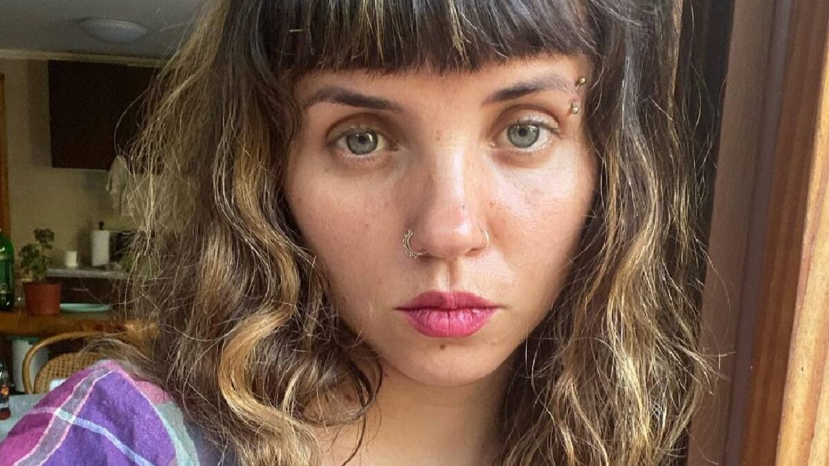 "Te hace sentir en un espacio seguro": Escritora de "Joven y Alocada" y su experiencia en plataforma de contenido para adultos