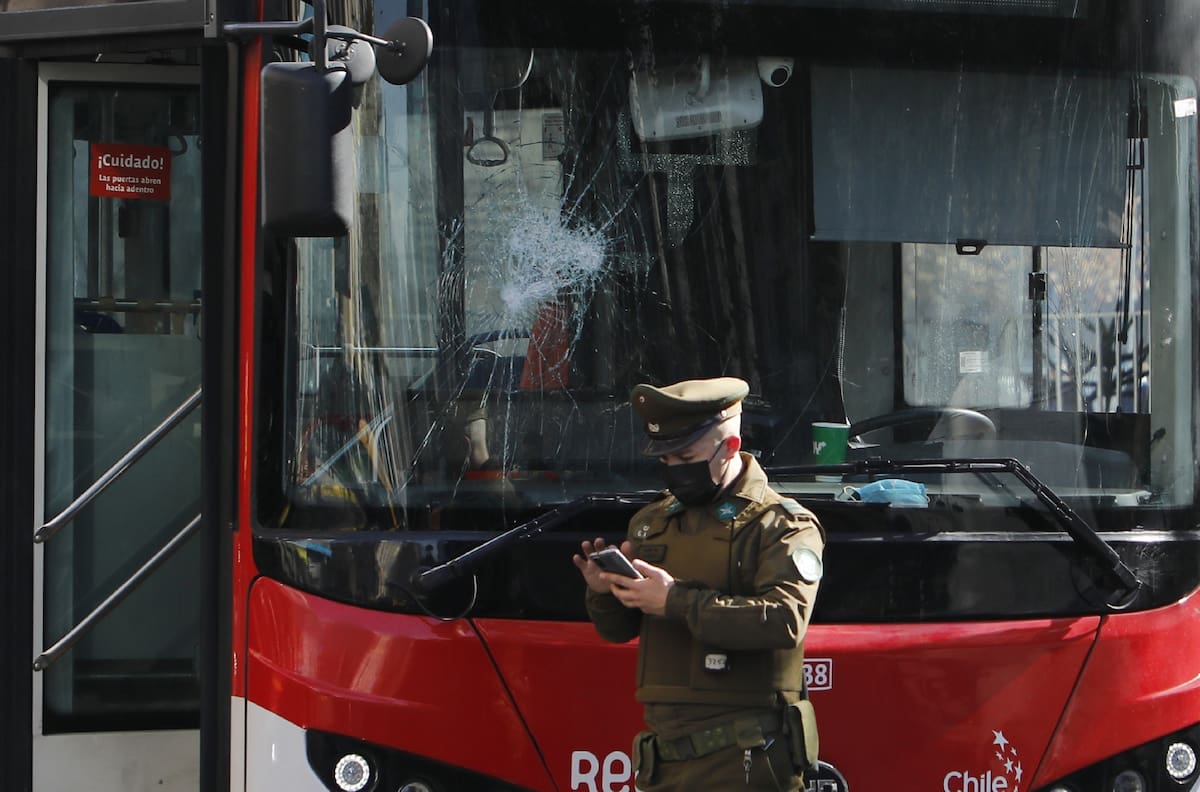 Hombre atacó a balazos terminal de buses en Lo Barnechea: supuestamente atropellaron a su perro