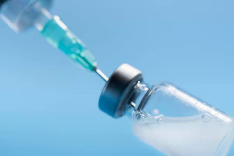 El producto fue retirado del mercado debido a la presencia de partículas en suspensión al interior de las ampollas.
Créditos: Freepik.