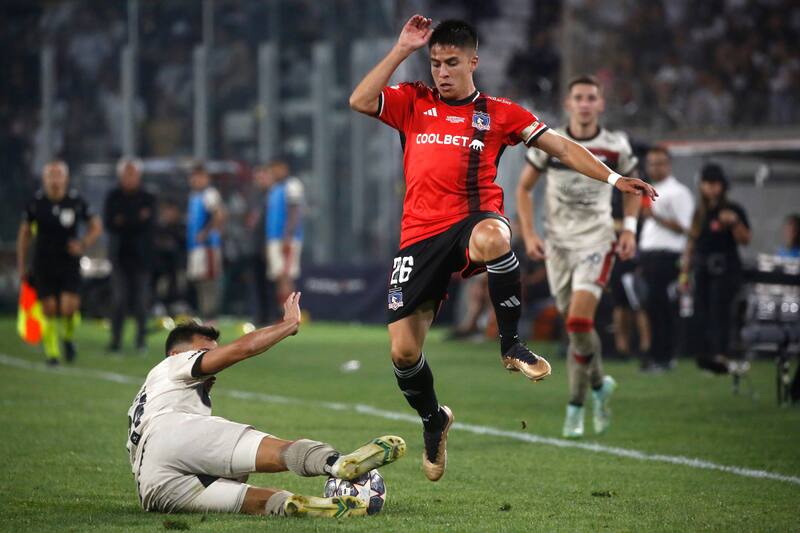 El delantero de Colo Colo parte a préstamo al fútbol griego. (Foto: Agencia Aton)