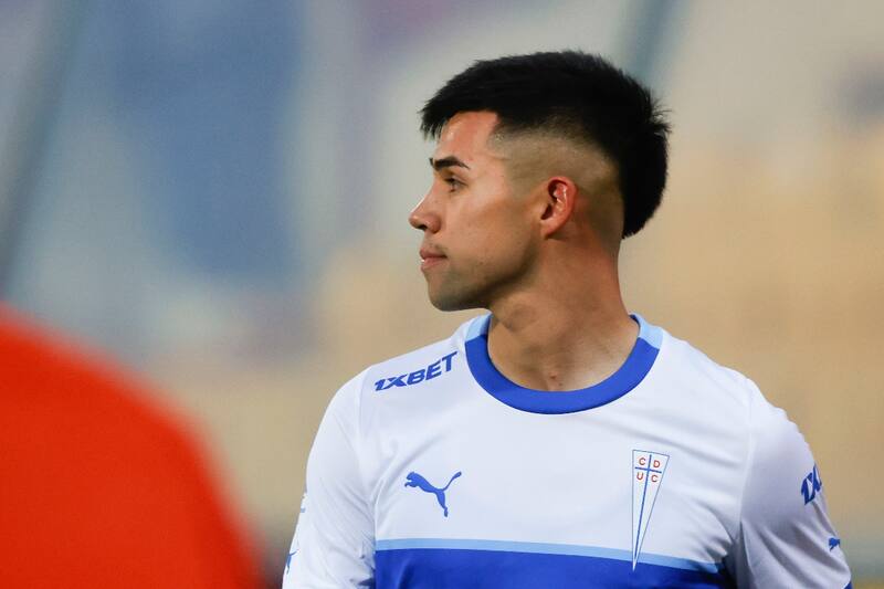 Alexander Aravena se alista para incorporarse a Gremio de Porto Alegre. Foto: Agencia Aton.